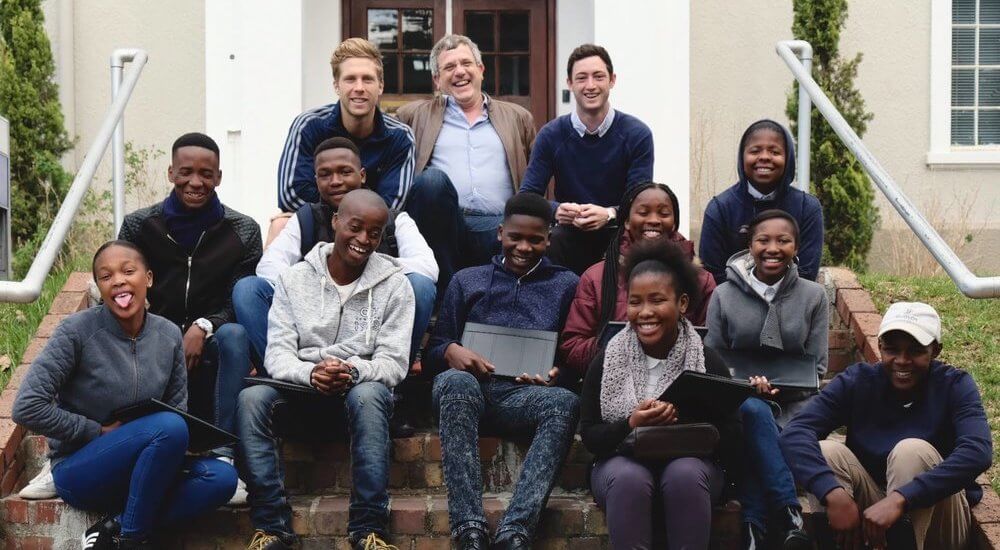 22528702_374510606310786_4516770265845426349_o